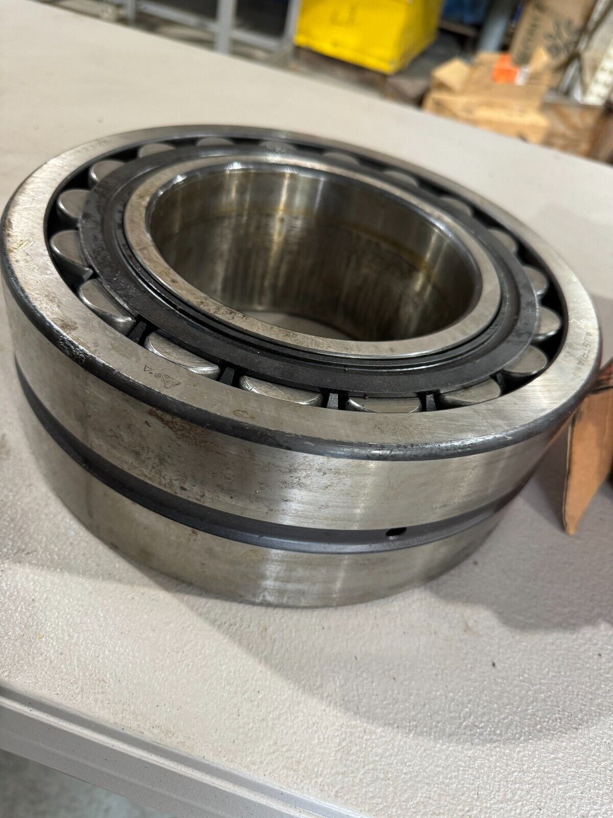 NEW FAG 23232E S SPHERICAL ROLLER BEARING 23232EAS.M.C3