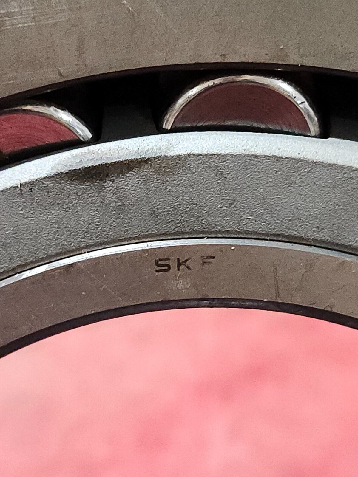 NEW NO BOX SKF SPHERICAL ROLLER BEARING 23222CC C3