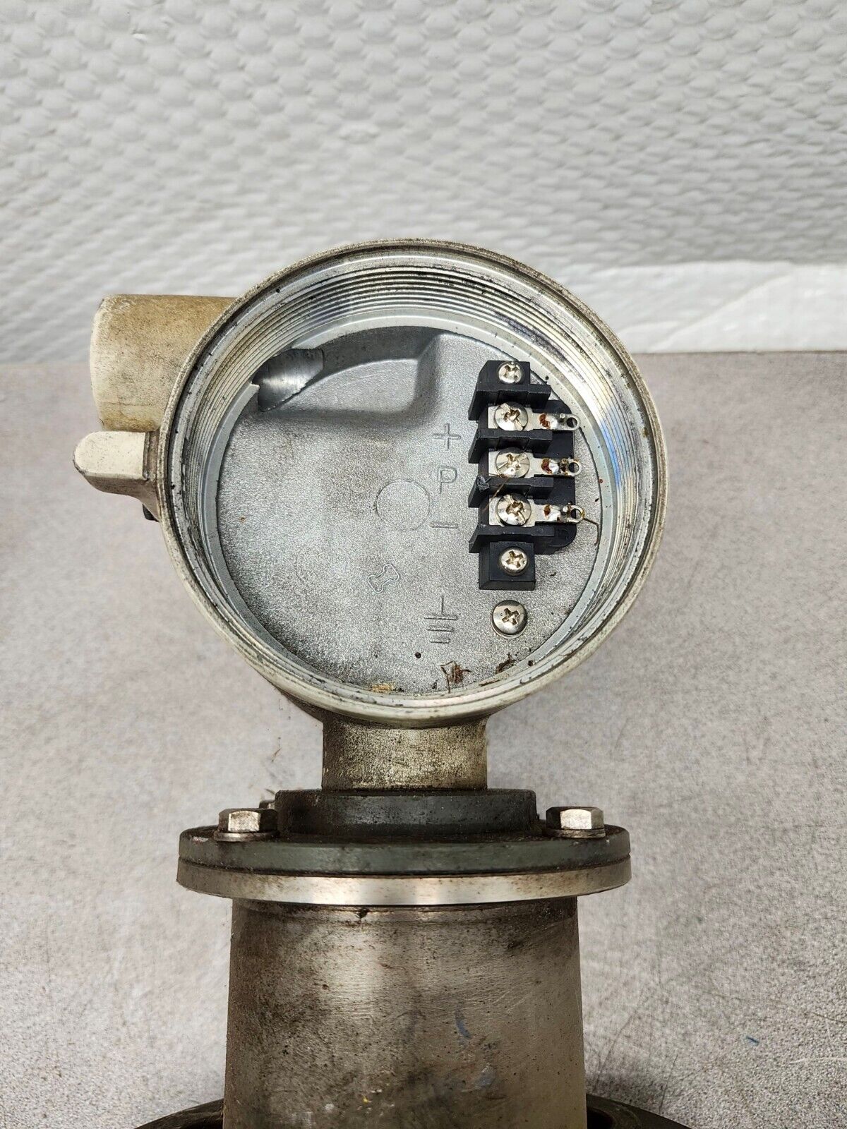 USED YEWFLO VORTEX FLOWMETER 24V 1440 PSI YF125