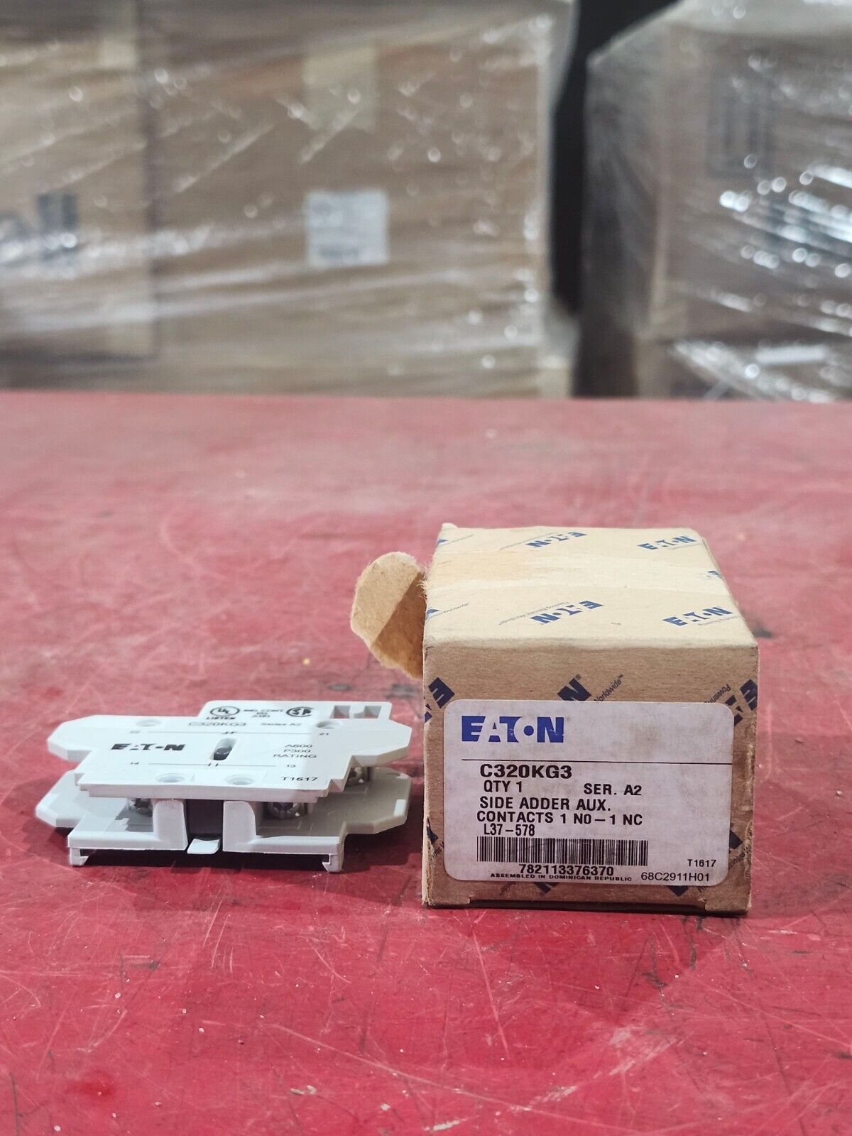 NEW IN BOX EATON SIDE ADDER AUXILIARY CONTACTS C320KG3