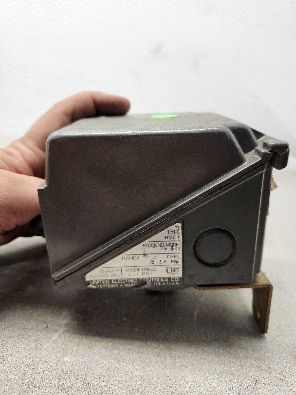 NEW NO BOX United Electric PRESSURE CONTROLLER 125/250VAC 15AMPS TYPE H3C2