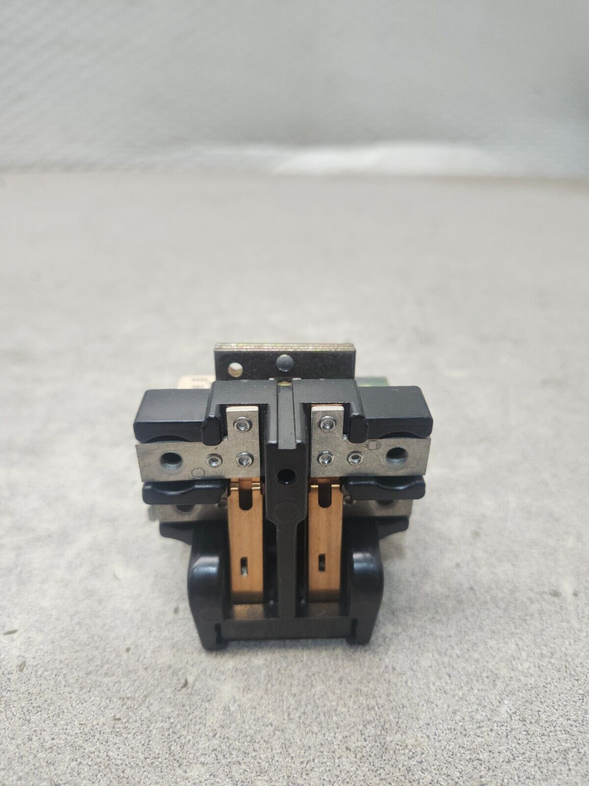 NEW IN BOX SERVICE FIRST RELAY 2P, 240V COIL RLY01038