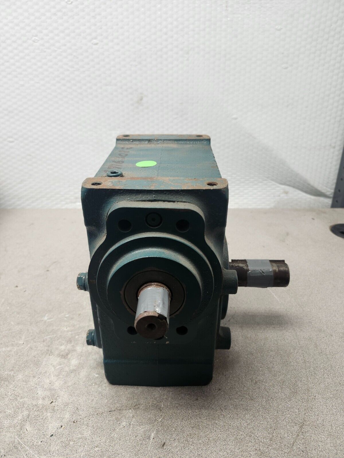 USED TIGER GEAR REDUCER RATIO 20:1 1750 RPM 26S20R