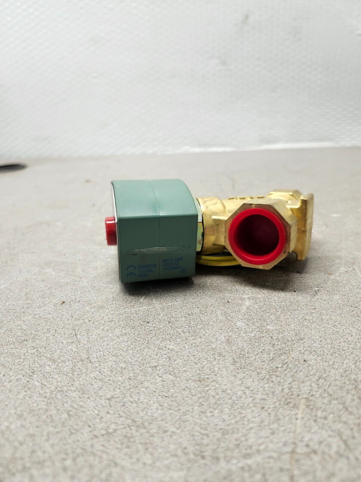 NEW WITH BOX ASCO SOLENOID VALVE 3/4" 2 WAY 120 VAC 8222G49