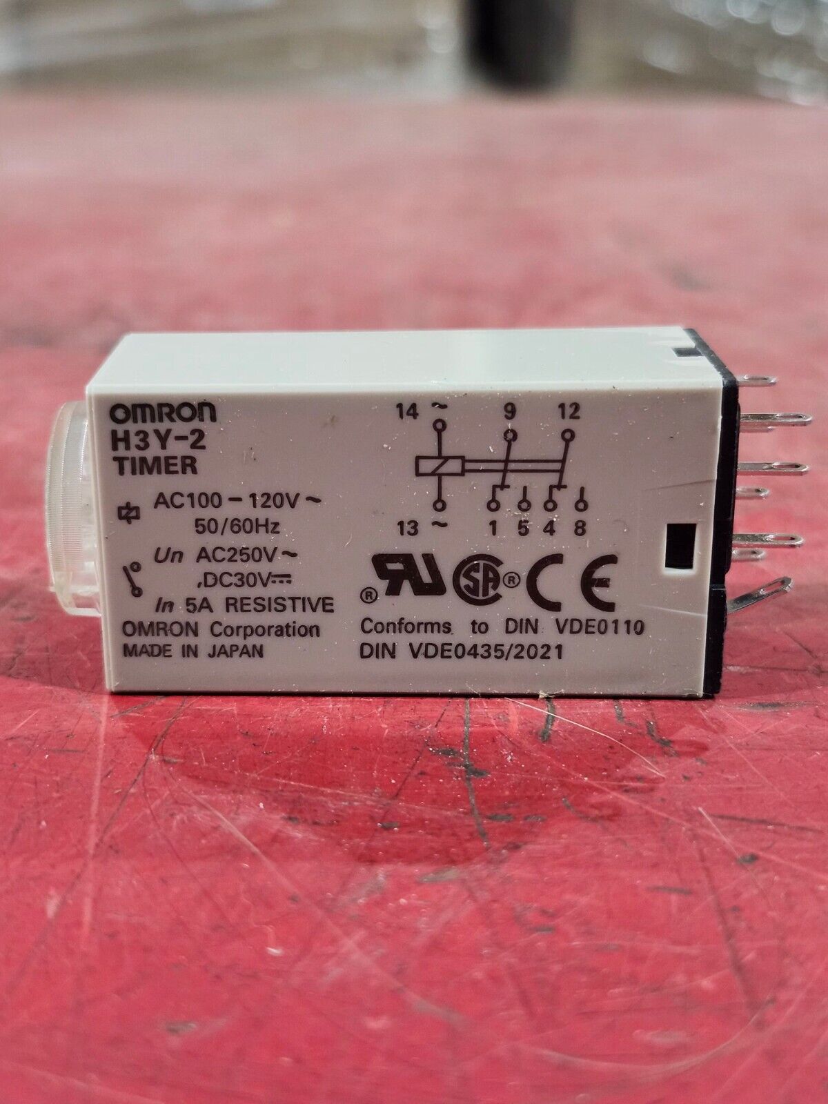 NEW IN BOX OMRON TIMER RELAY H3Y-2