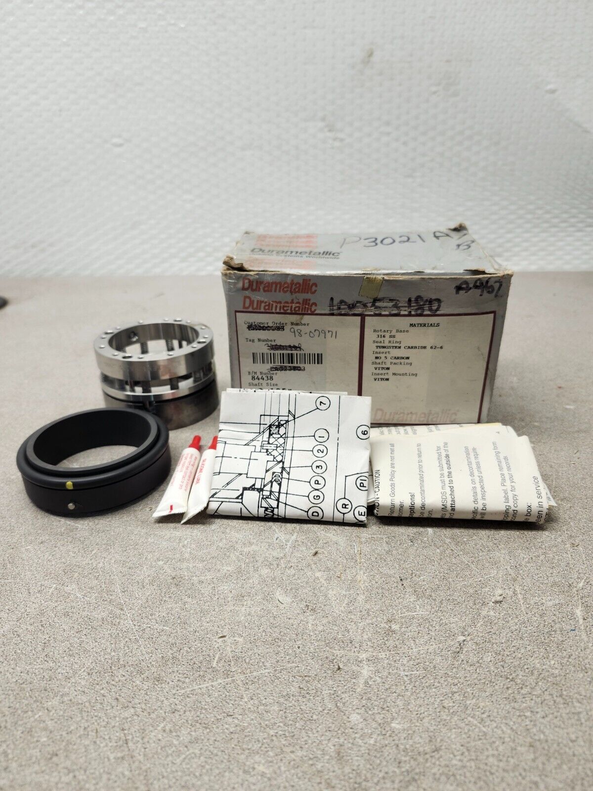 NEW WITH BOX Durametallic Dura Seal Mechanical seal SHAFT SIZE 2.125 84438