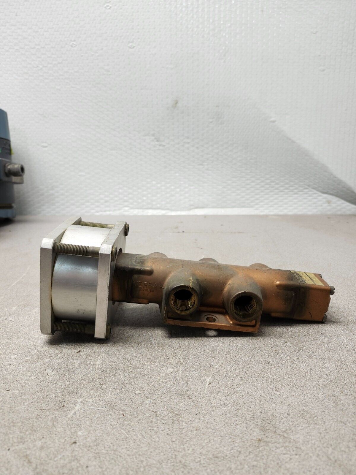 USED VERSA SPRING RETURN 4 WAY PRESSURE PILOT  2 POSITION AIR FLOW VALVE VSP4502