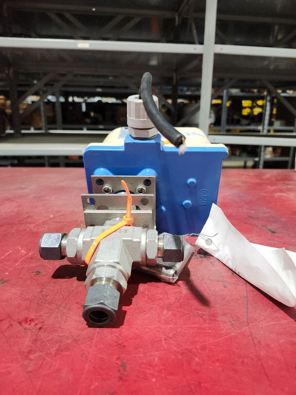 NEW NO BOX PARKER  3 Way Valve & Actuator MODEL 71X