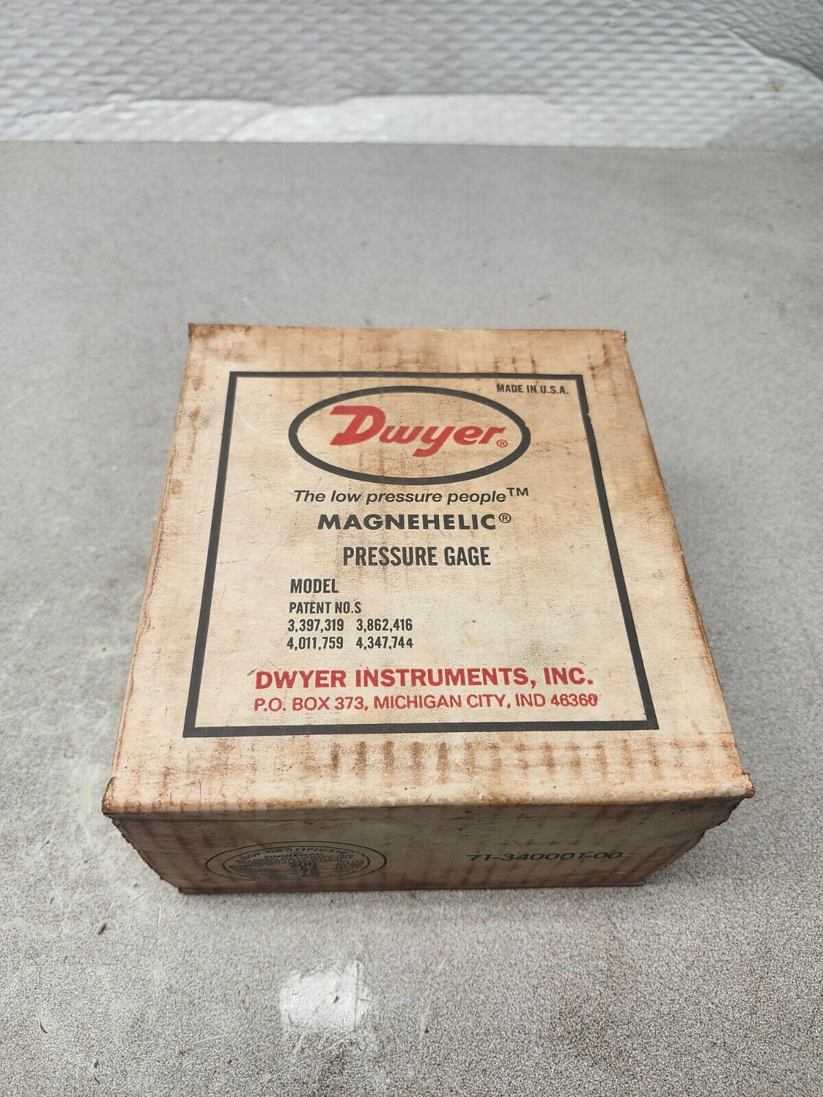 NEW IN BOX DWYER 0-0.5 MAGNEHELIC PRESSURE GAGE 230 1