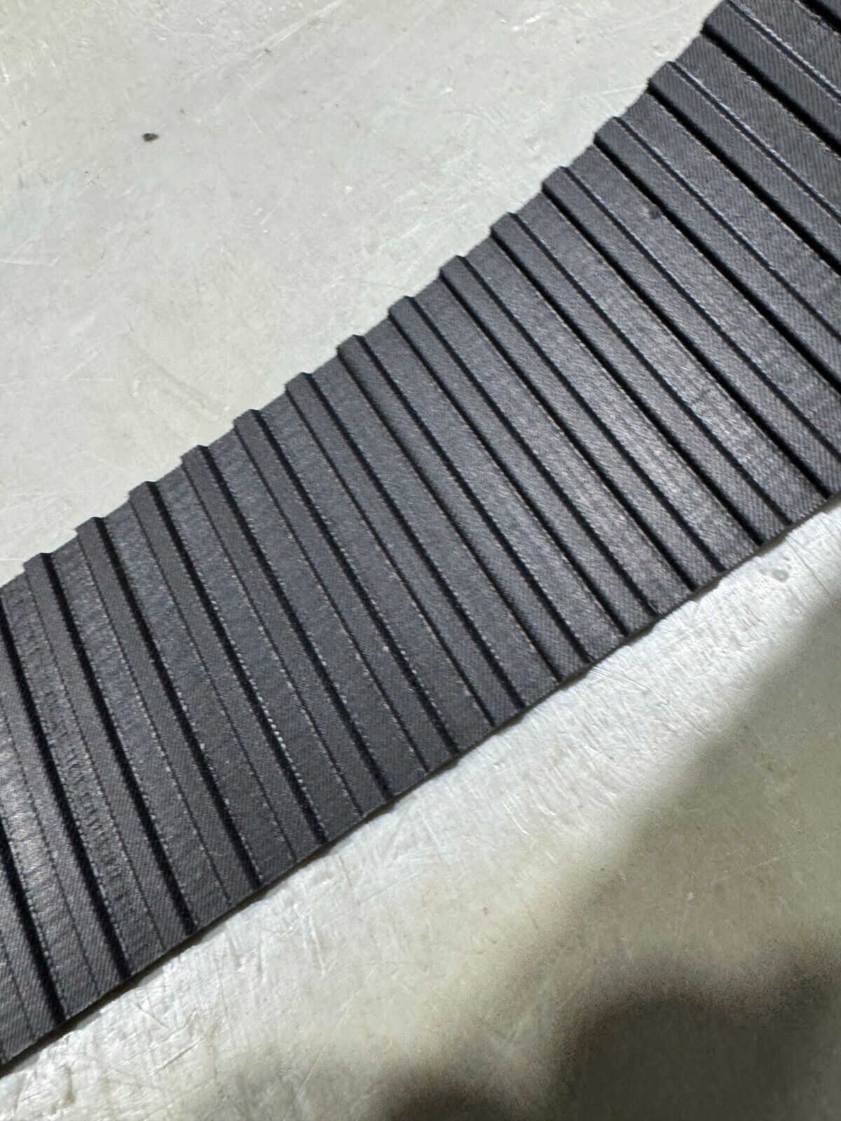 FACTORY NEW GOODYEAR SYNCHRONOUS Trapezoidal TIMING BELT 1140H300