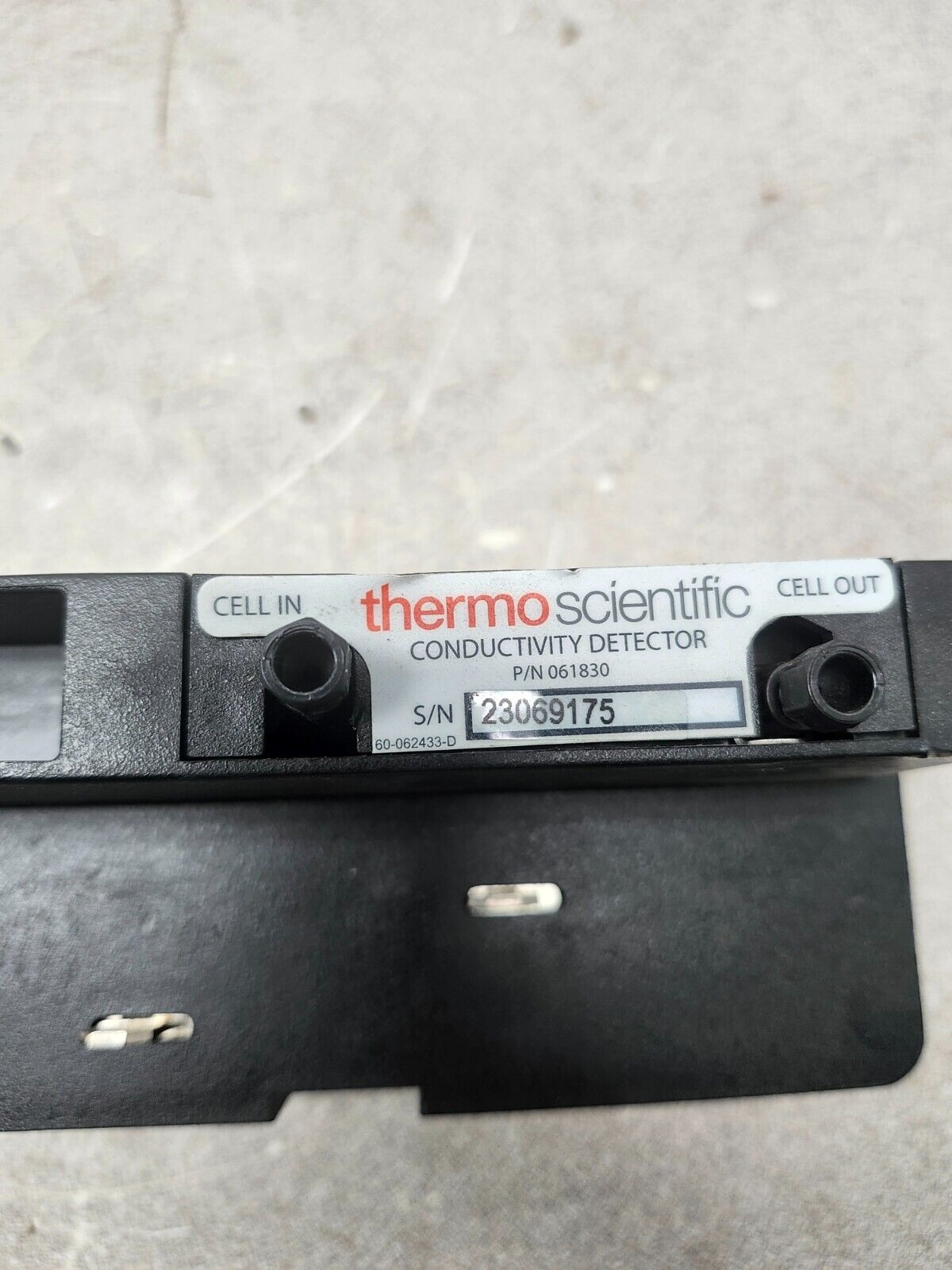 USED THERMOSCIENTIFIC CONDUCTIVITY DETECTOR 23069175 - 061830