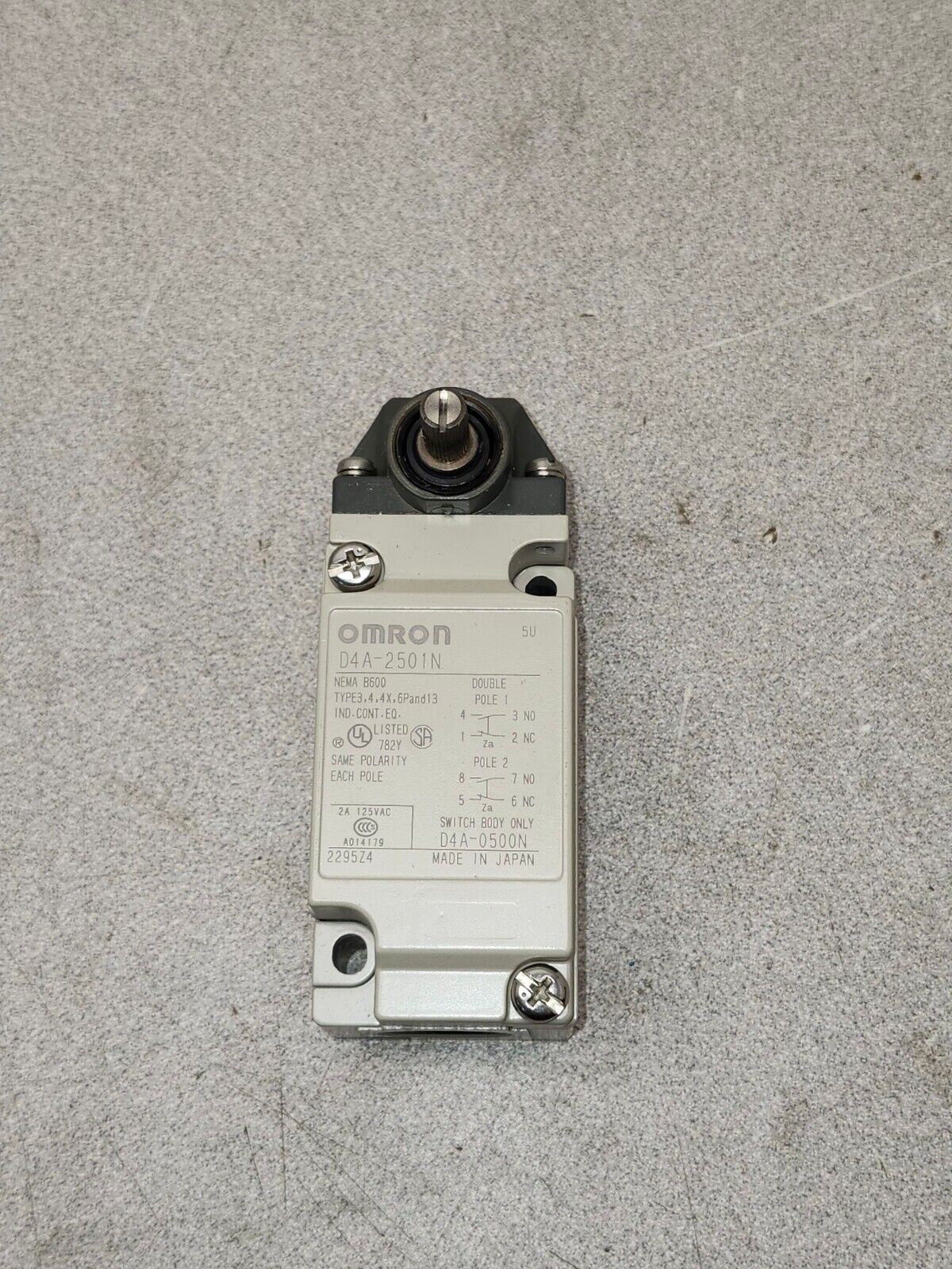 NEW IN BOX OMRON LIMIT SWITCH D4A-2501N