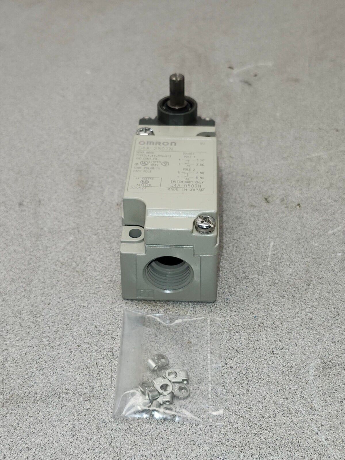 NEW IN BOX OMRON LIMIT SWITCH D4A-2501N