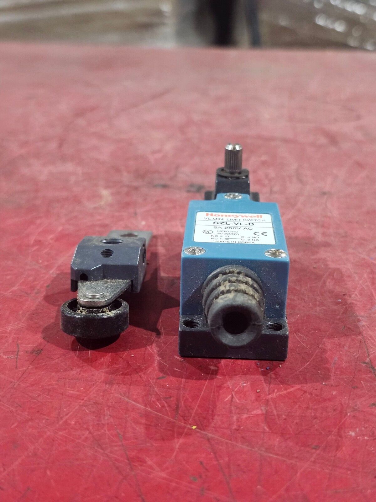 NEW IN BOX HONEYWELL LIMIT SWITCH SZL-VL-B