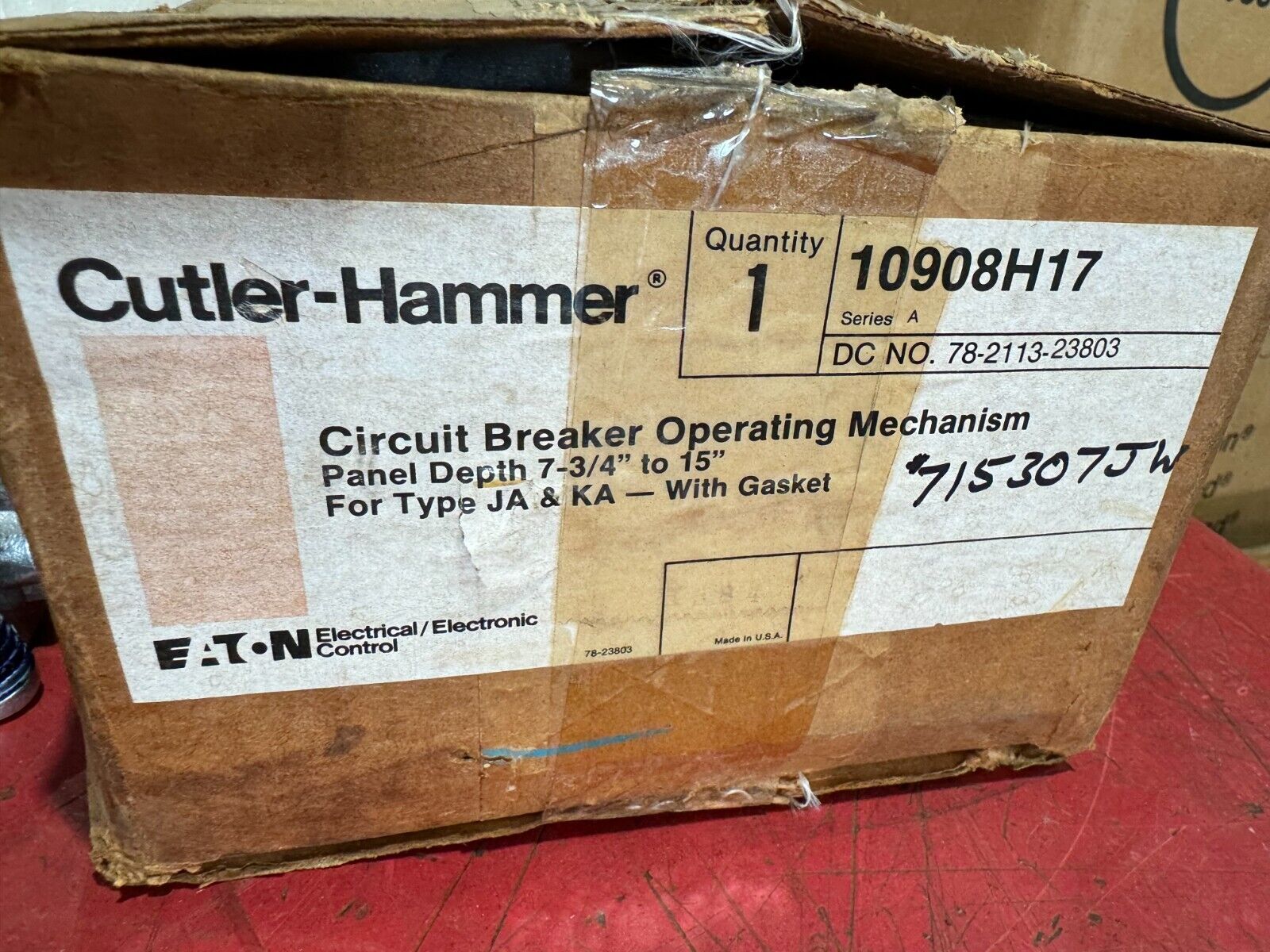 NEW IN BOX CUTLER-HAMMER CIRCUIT BREAKER OPERATING MECHANISM 10908H17A