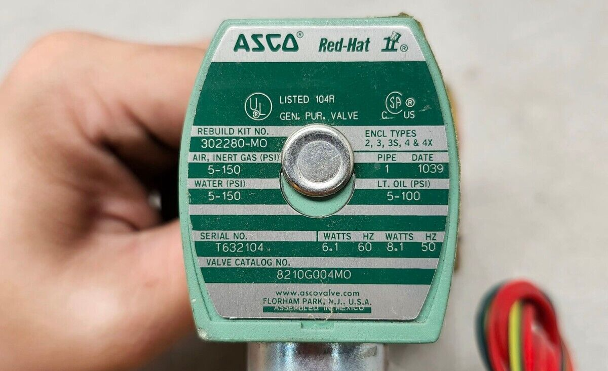 NEW NO BOX ASCO SOLENOID VALVE  1" PIPE 110/120V. COIL 8210G004MO