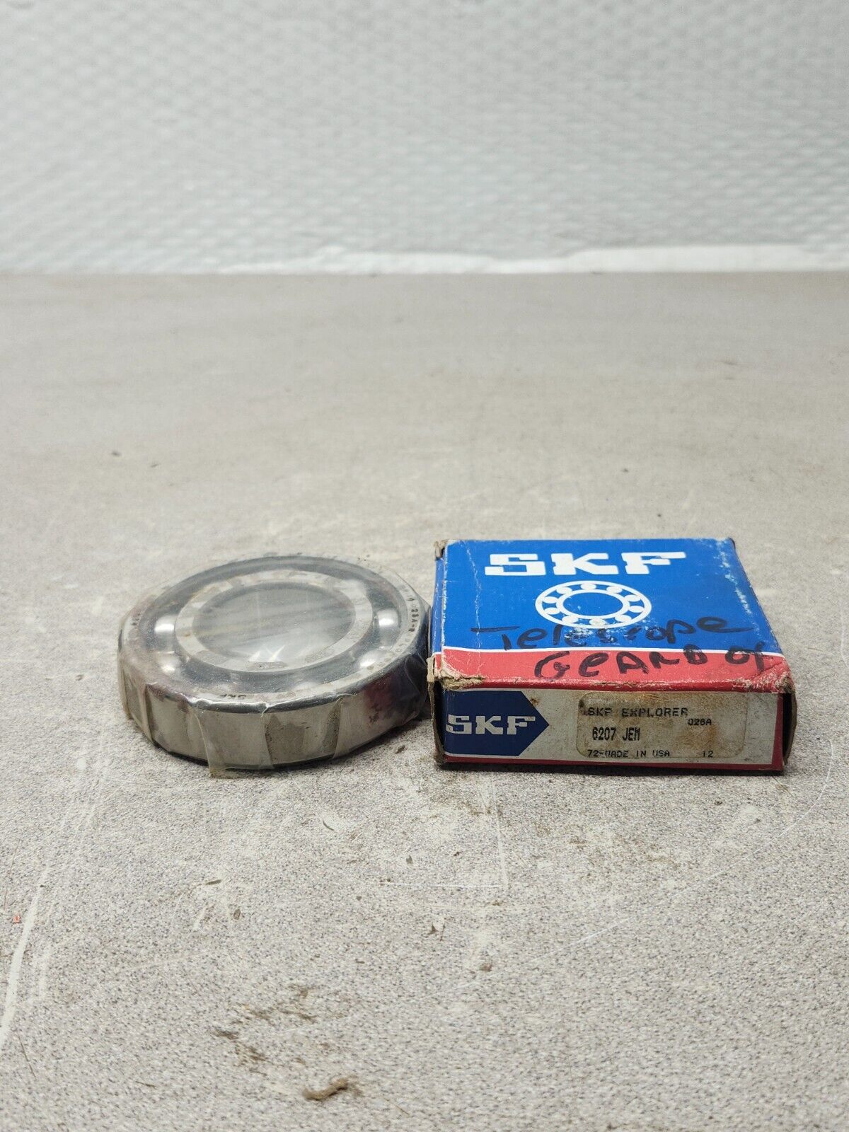 NEW IN BOX SKF DEEP GROOVE BALL BEARING 6207 JEM