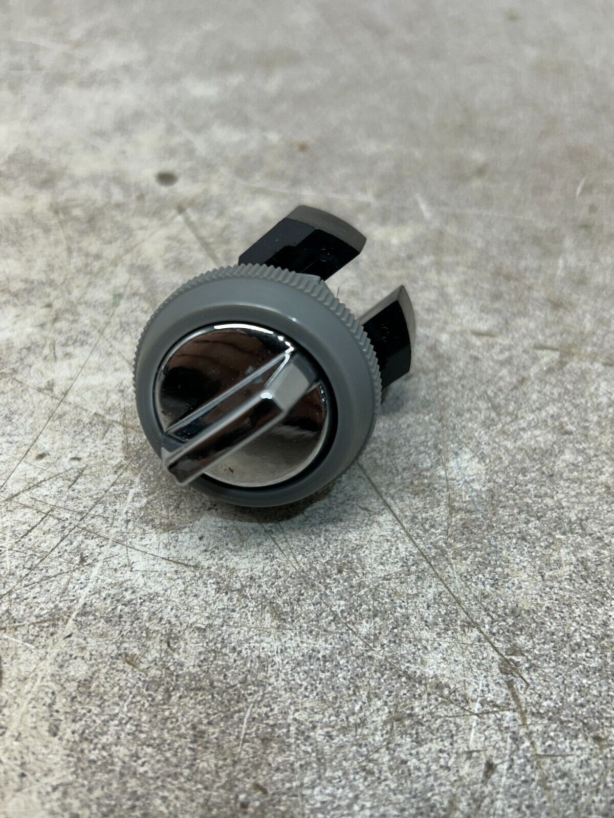 44040921