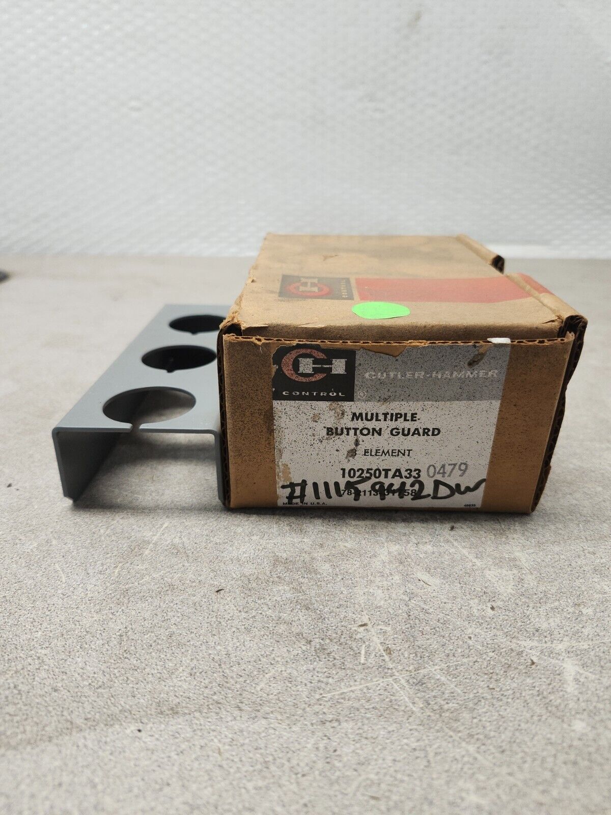 NEW IN BOX CUTLER HAMMER MULTIPLE BUTTON GUARD 3 ELEMENT 10250TA33 0479