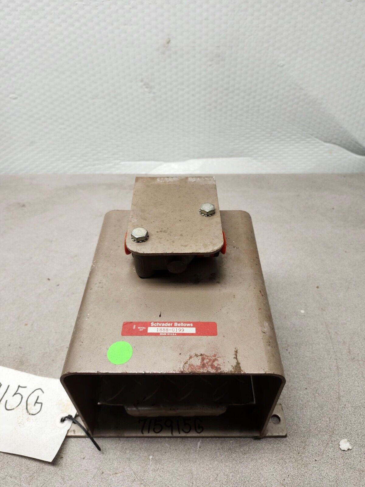 USED NO BOX SCHRADER BELLOWS OPERATING FOOTVALVE 1888-0199