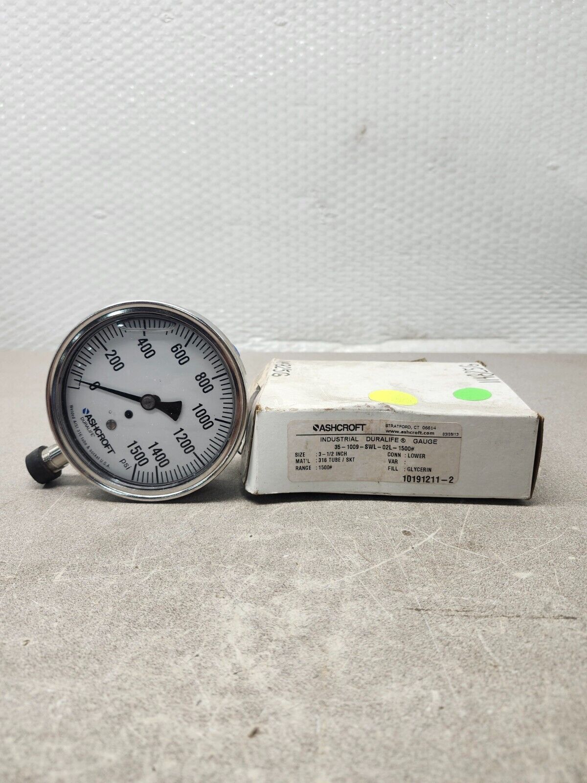 NEW IN BOX ASHCROFT DURALIFE GAUGE 35-1009-SWL-02L-1500