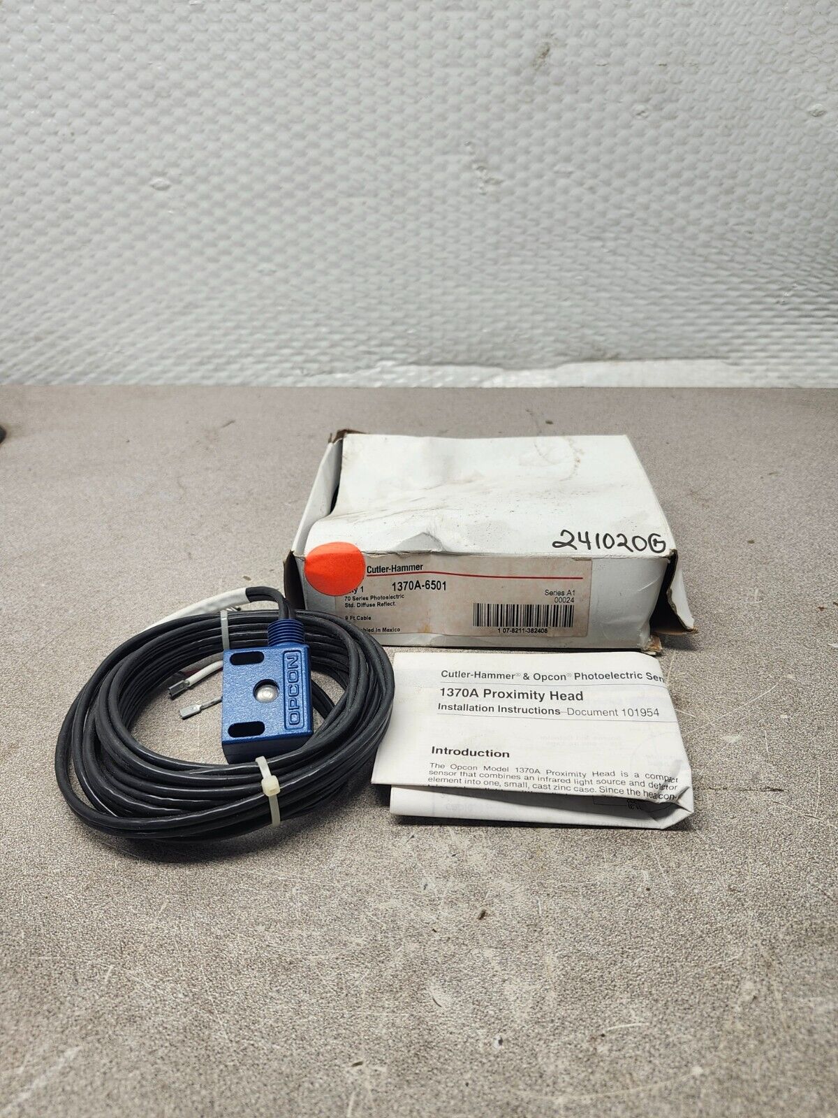 NEW IN BOX Cutler-Hammer 70 Series Photoelectric STD, Diffuse Reflect 1370A-6501