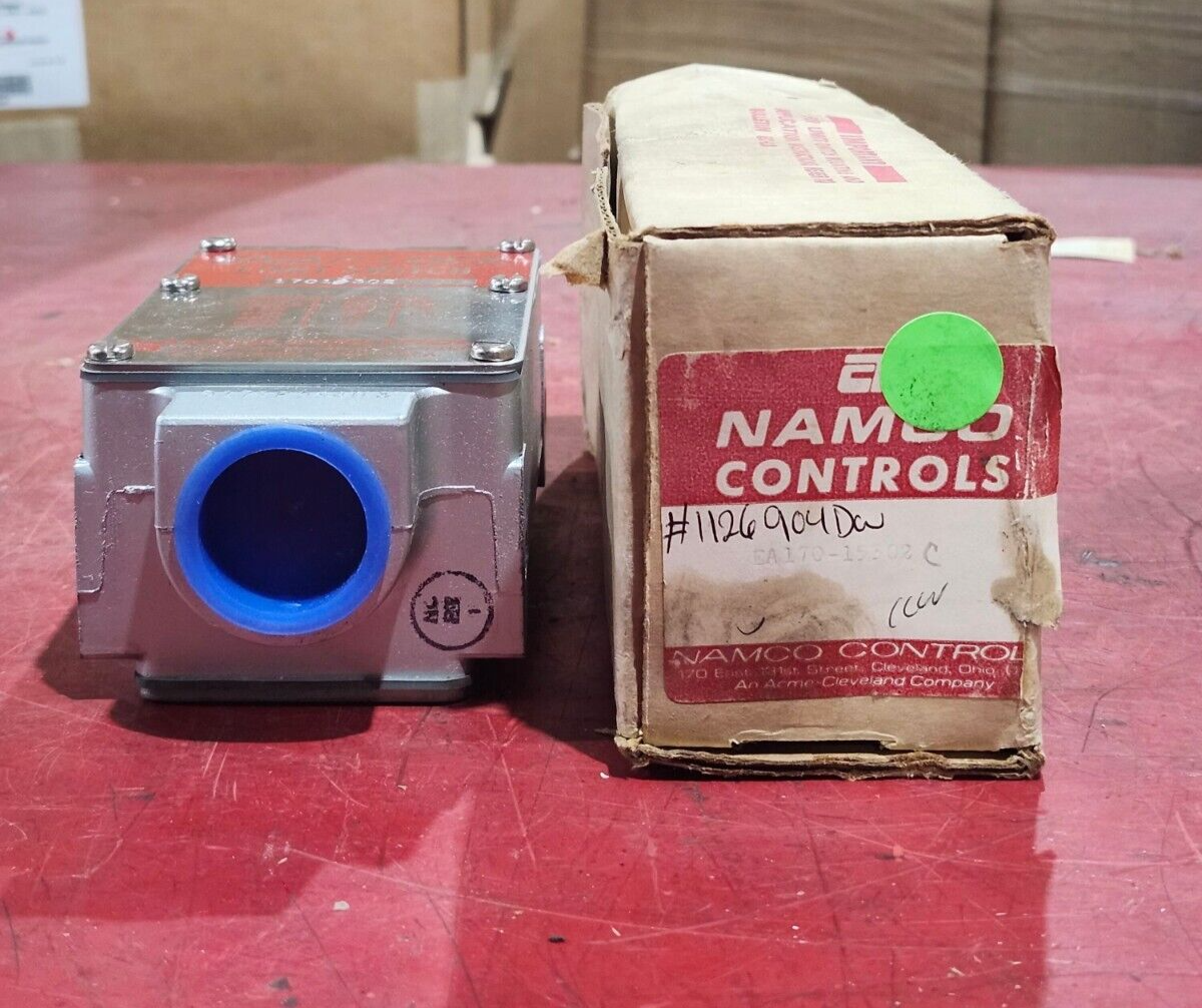 NEW IN BOX NAMCO SNAP LOCK LIMIT SWITCH EA17015302