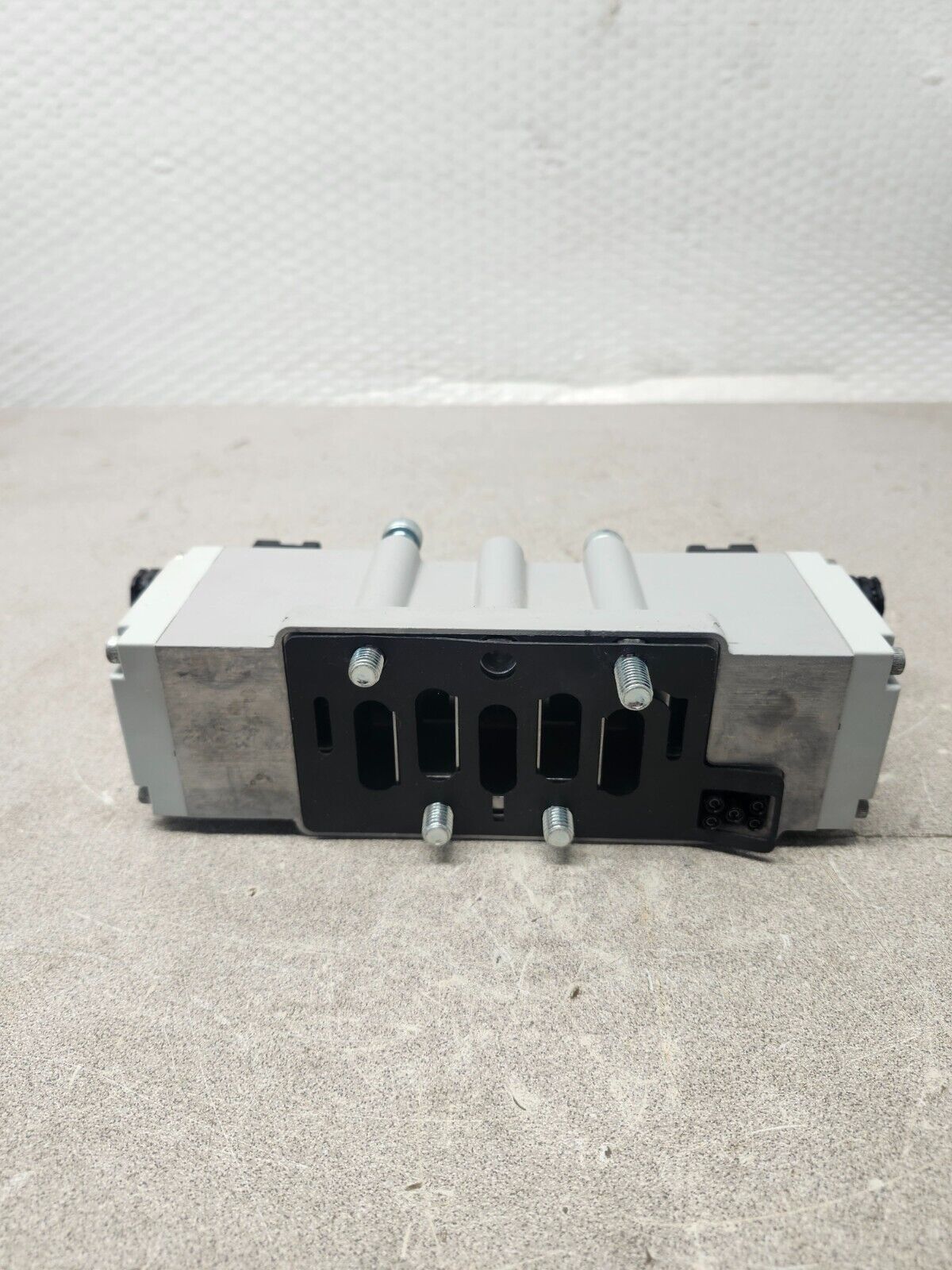 NEW IN BOX PARKER SOLENOID VALVE H32VXBG023C