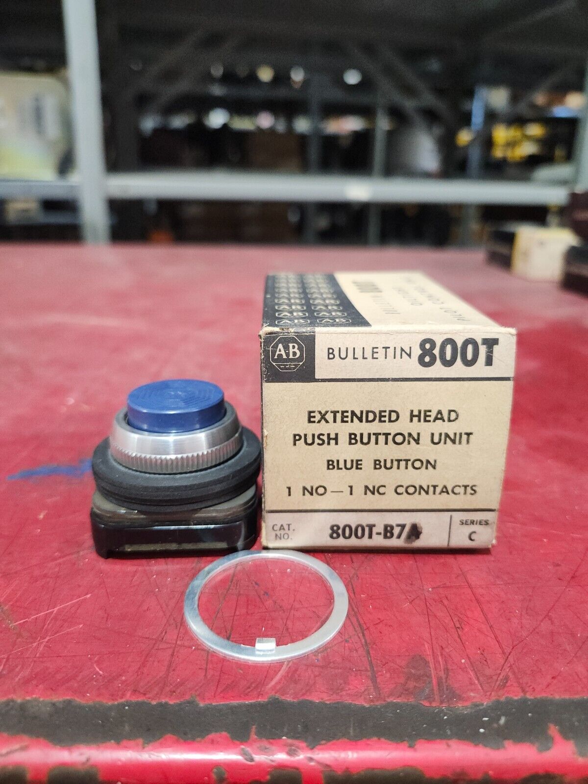 NEW IN BOX ALLEN BRADLY EXTENDED HEAD PUSH BUTTON BLUE 800T-B7A SER C