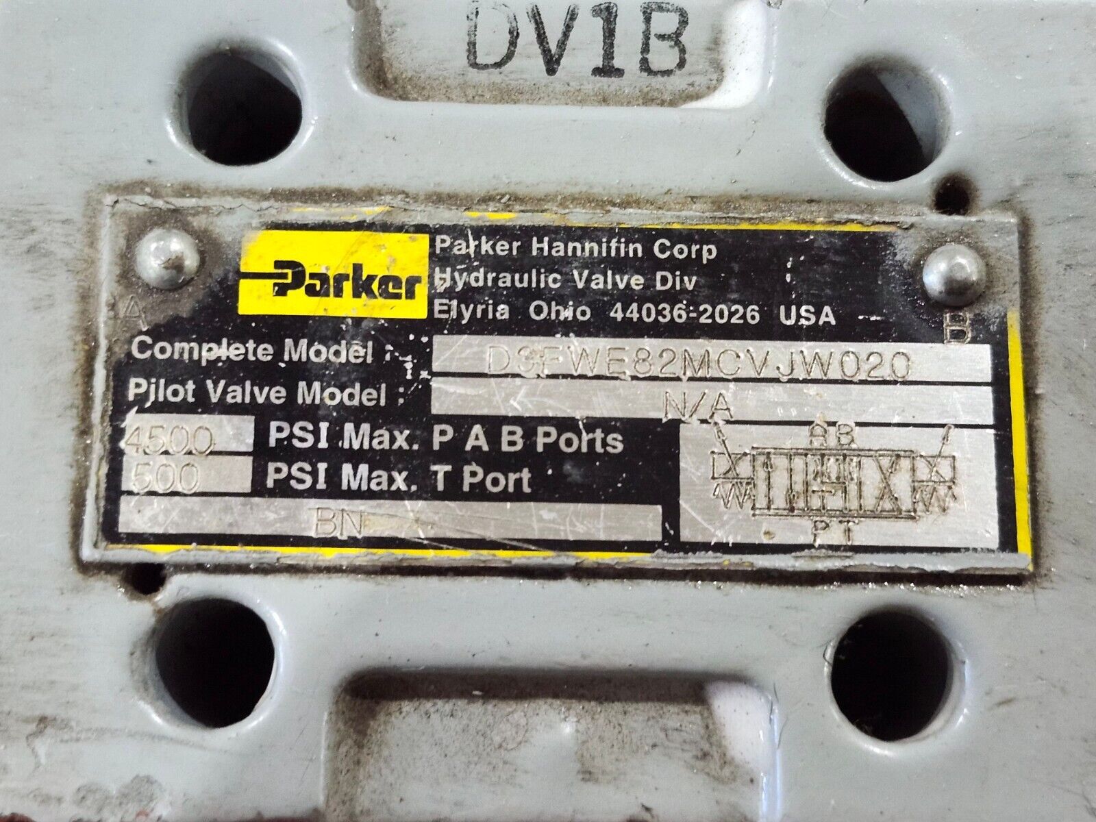 NEW NO BOX PARKER DIRECTIONAL CONTROL VALVE DSFWE82MCVJW020