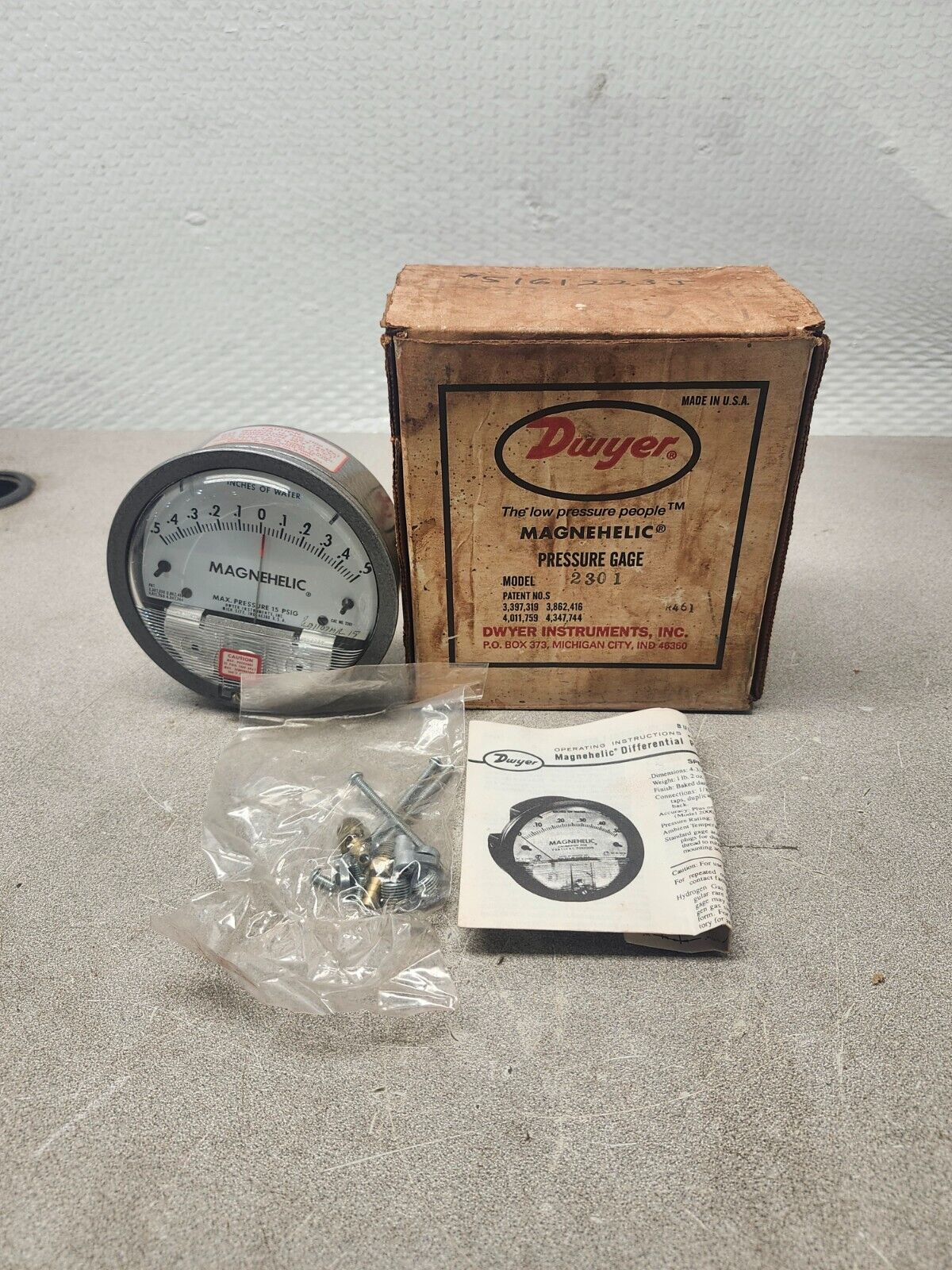 NEW IN BOX DWYER 0-0.5 MAGNEHELIC PRESSURE GAGE 230 1