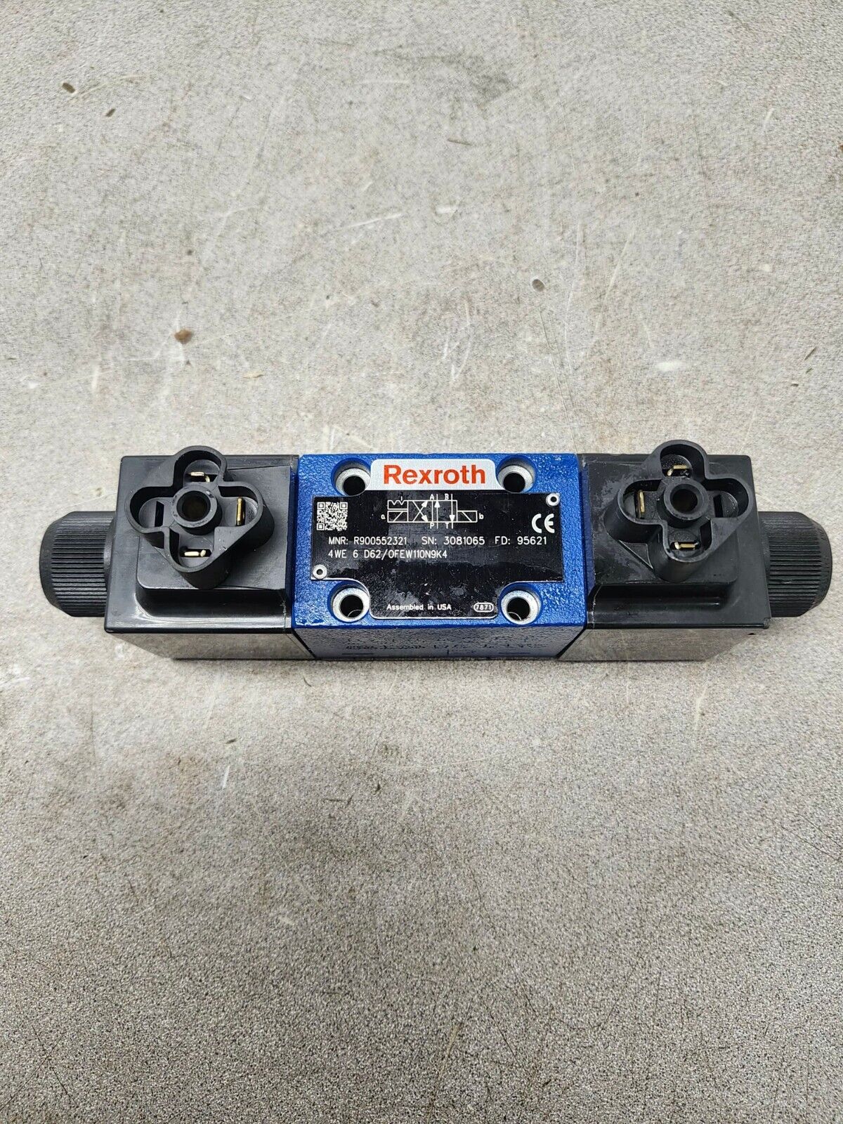 NEW NO BOX REXROTH DIRECTIONAL VALVE R900552321