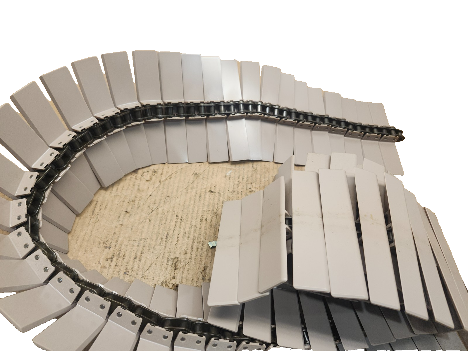 47318913