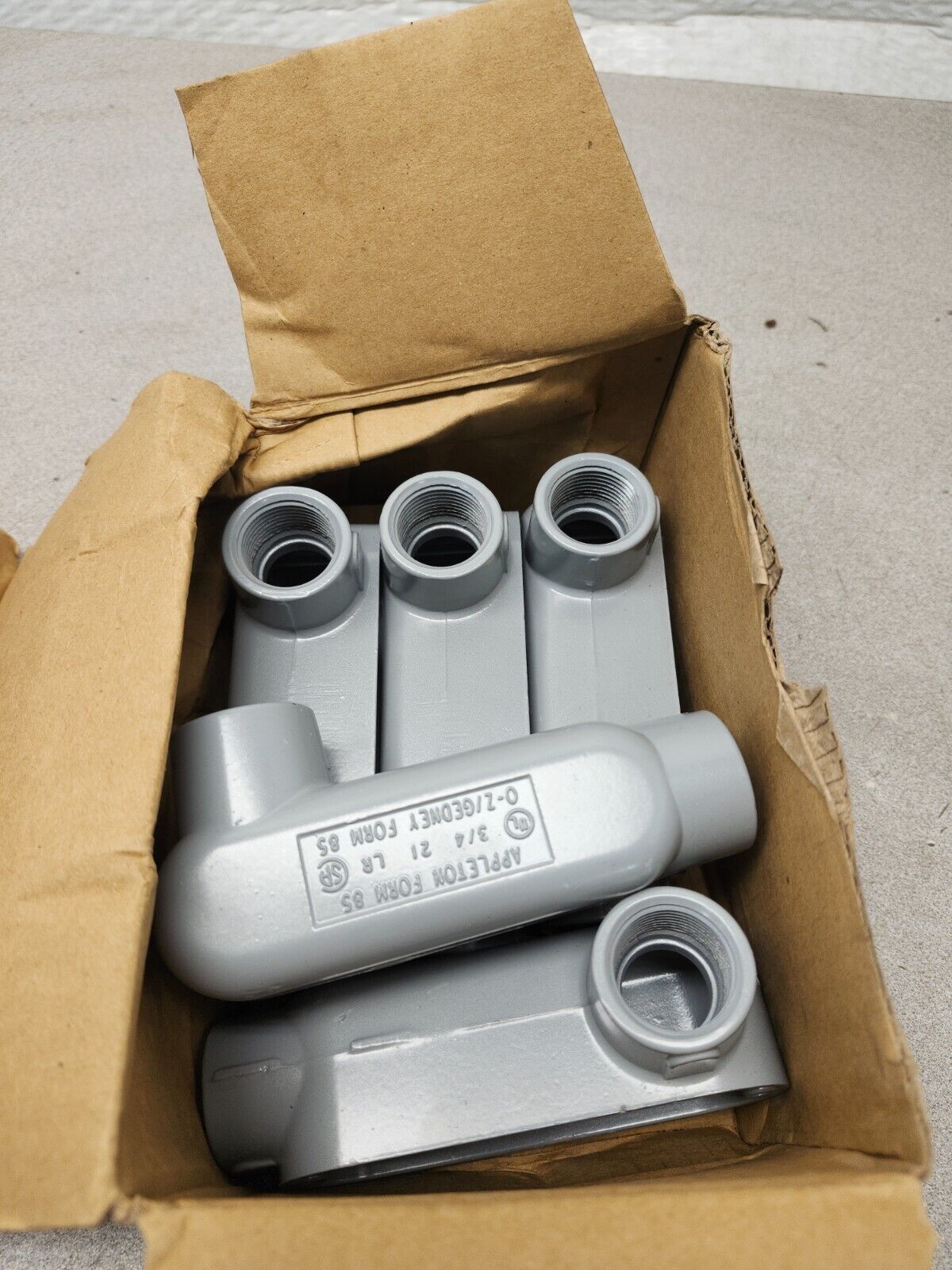 NEW IN BOX APPLETON FORM 85 ALUMINUM CONDUIT BODY APP LR75-A LOT OF 5