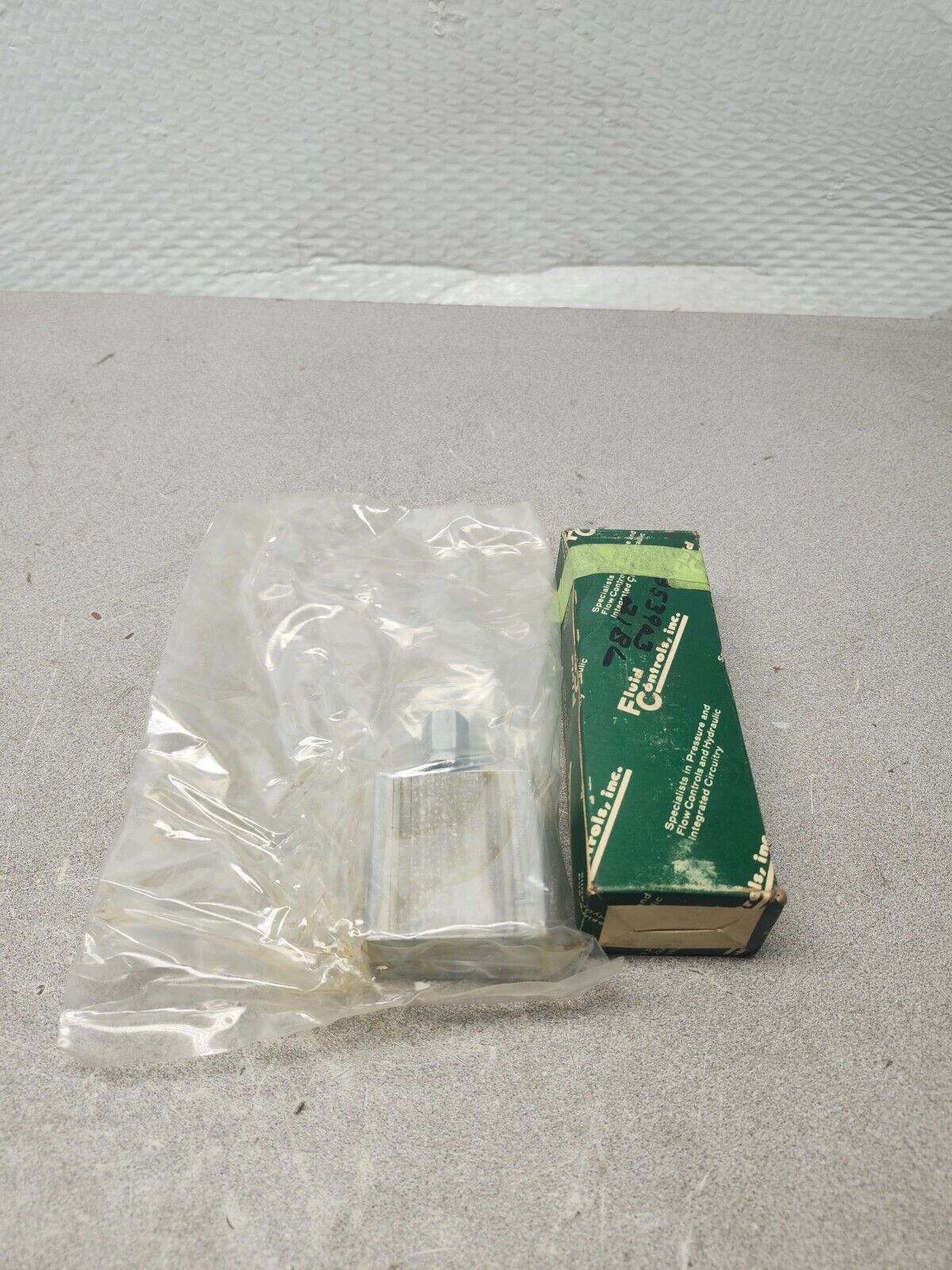 NEW IN BOX Fluid Controls Relief Valve 1D15-F2-60S