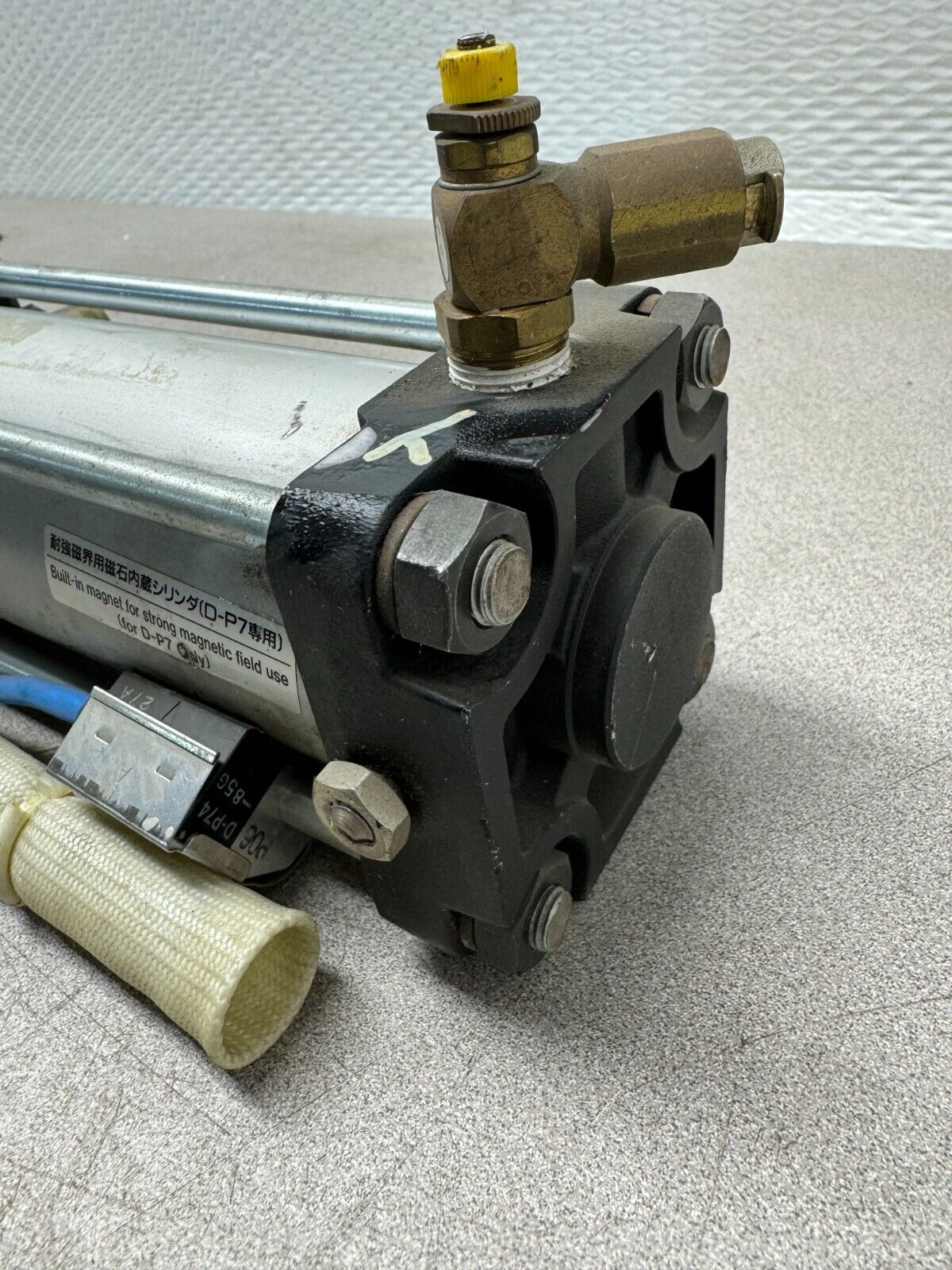 USED SMC PNEUMATIC CYLINDER CDA1TP63-340-P74-85G-X 404