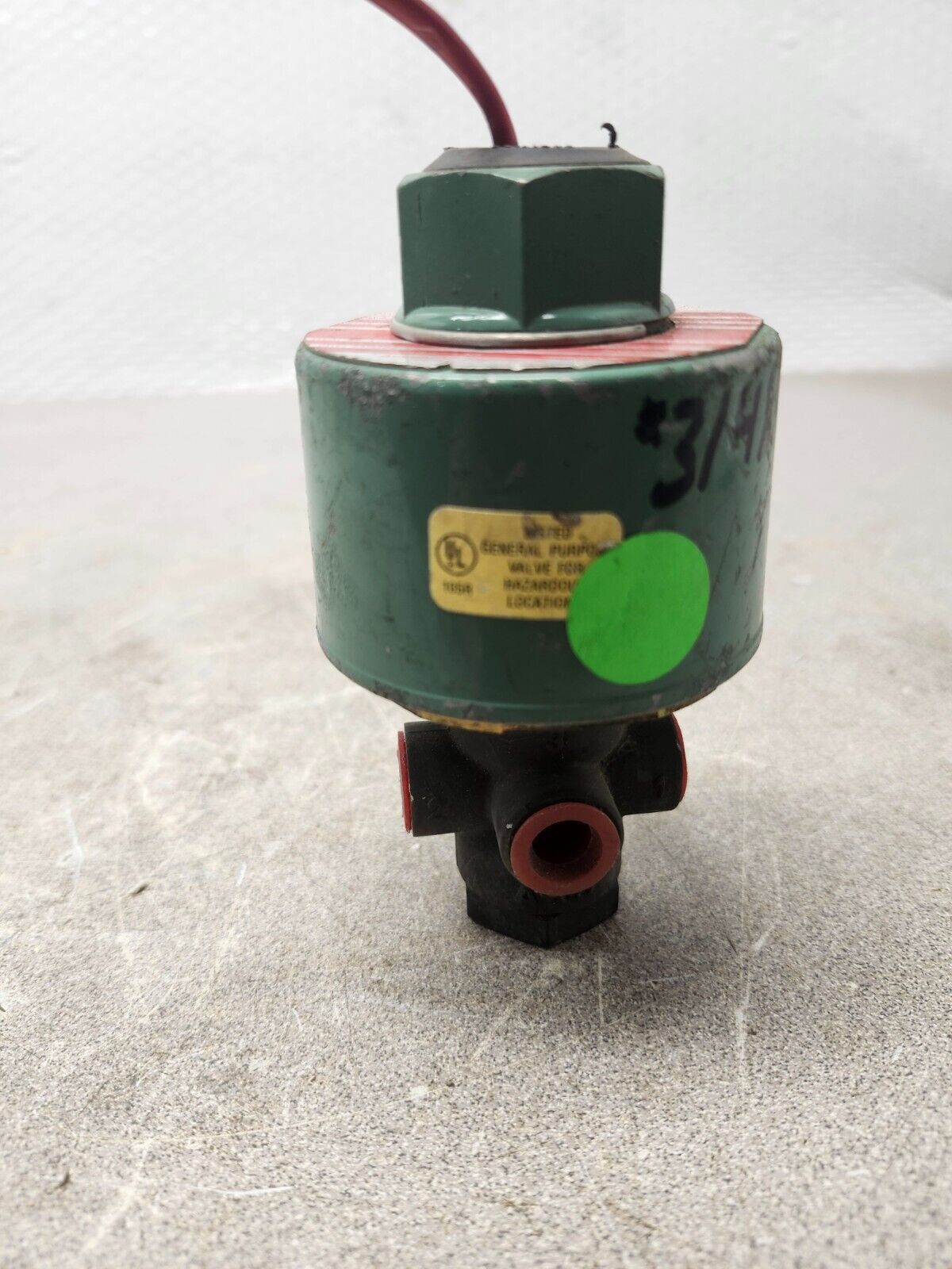 NEW NO BOX Asco RED-HAT SOLENOID VALVE 120V-AC 1/4'' 832CA10