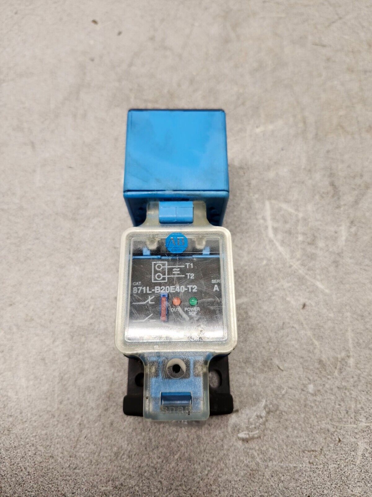 USED ALLEN BRADLEY PROXIMITY SENSOR 871L-B20E40-T2