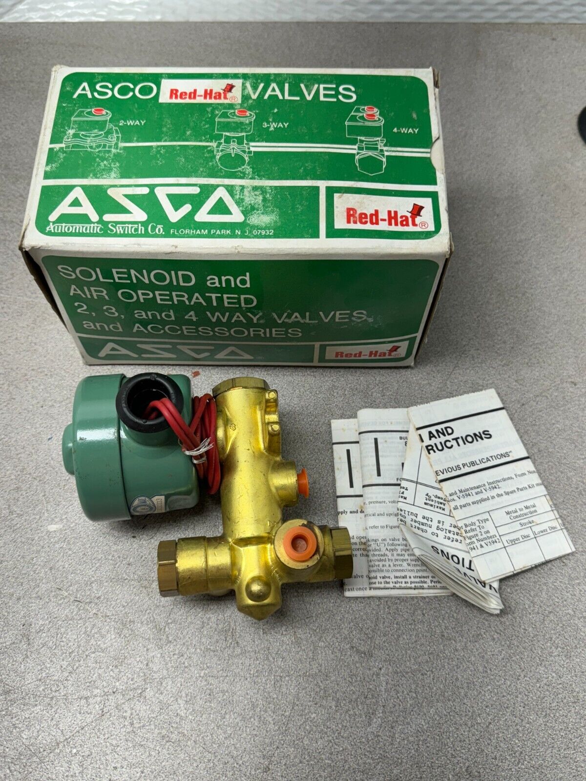 NEW IN BOX ASCO RED HAT SOLENOID VALVE 110/120V. COIL 1/8" PIPE 8302D24F