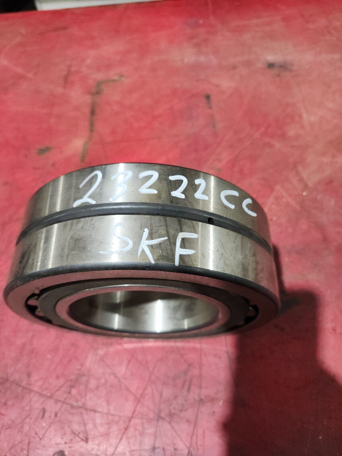 NEW NO BOX SKF SPHERICAL ROLLER BEARING 23222 CC