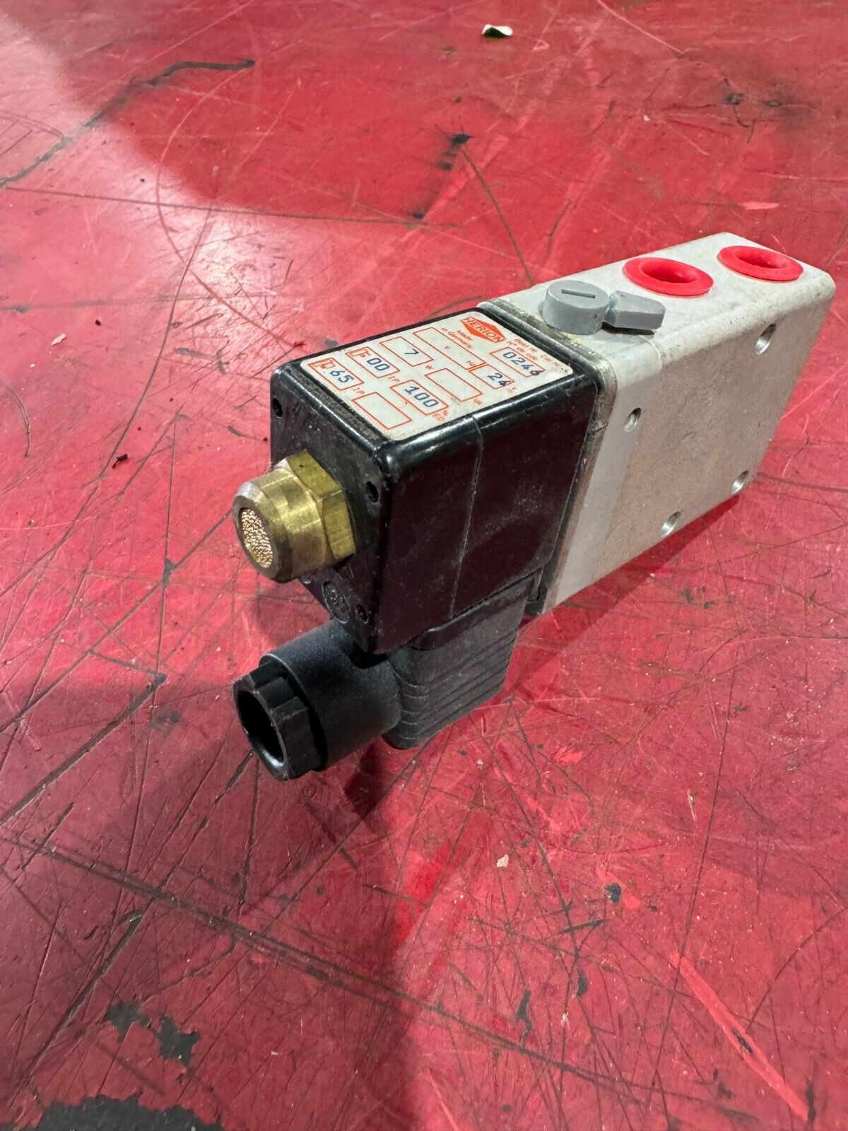 NEW HERION SOLENOID VALVE 80-207-50 25-150 PSI 0246