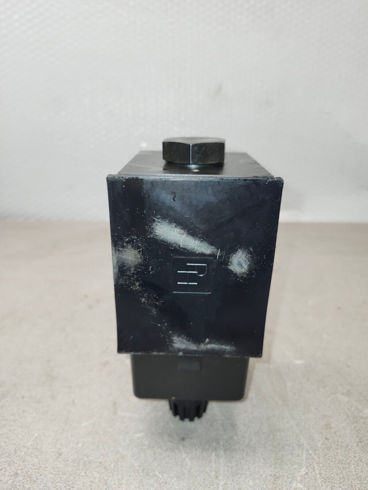 NEW IN BOX PARKER SOLENOID VALVE D3W20BNYW