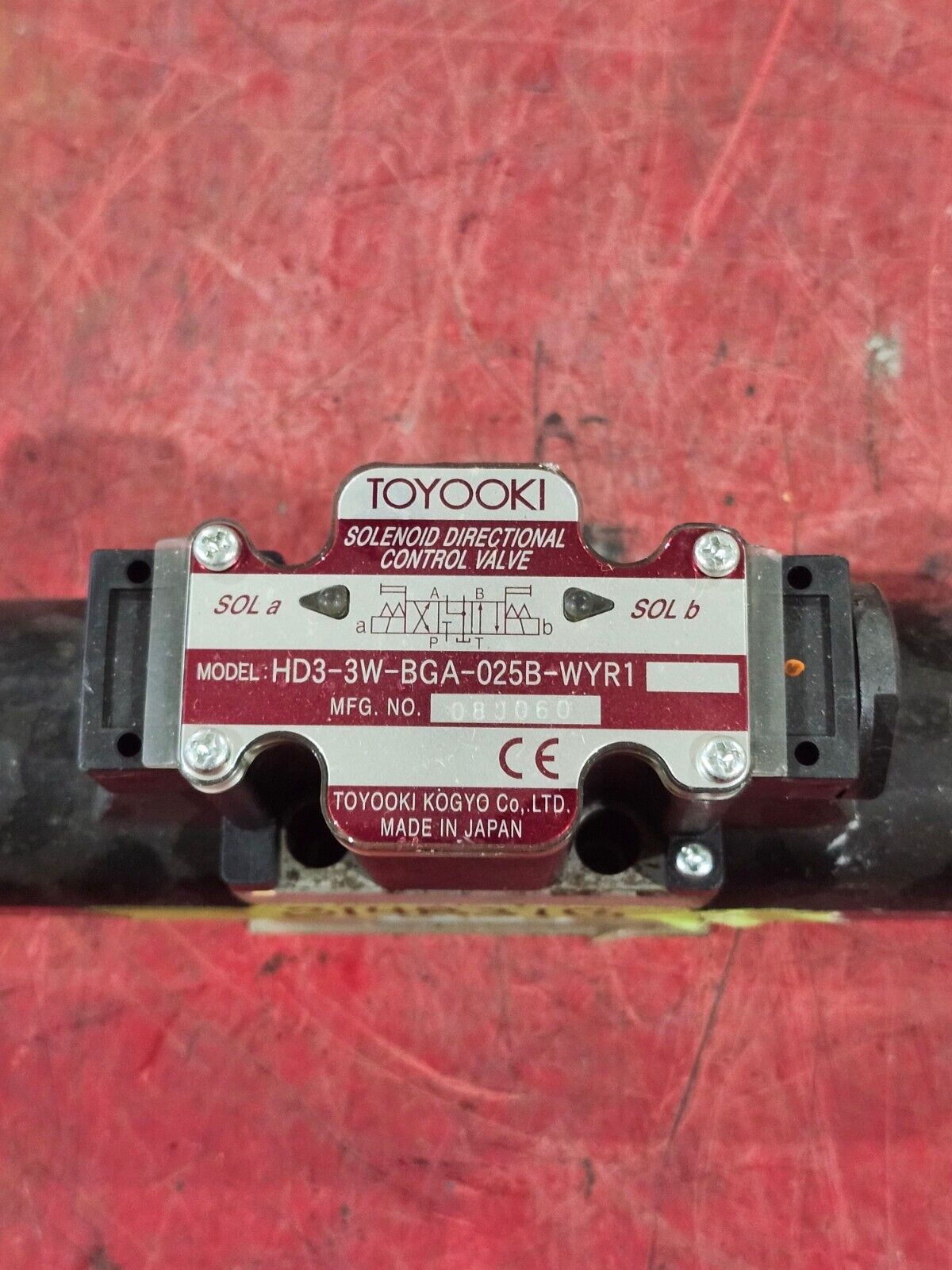 NEW NO BOX TOYOOKI SOLENOID DIRECTIONAL CONTROL VALVE HD3-3W-BGA-025B-WYR1