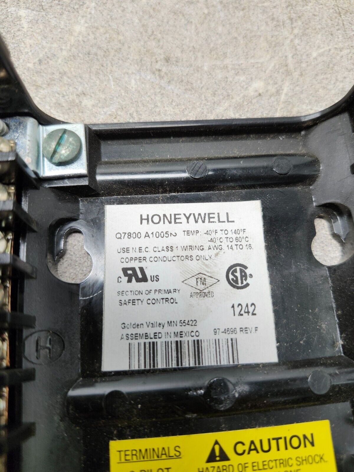 NEW NO BOX HONEYWELL UNIVERSAL WIRING SUBBASE PANEL MOUNT Q7800A 1005