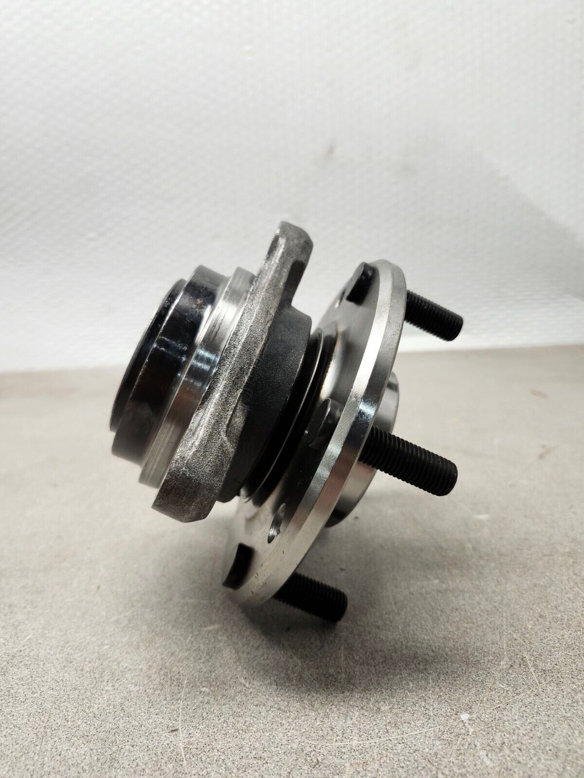 NEW IN BOX Master Pro Front Wheel Hub and Bearing S10 4WD 513013