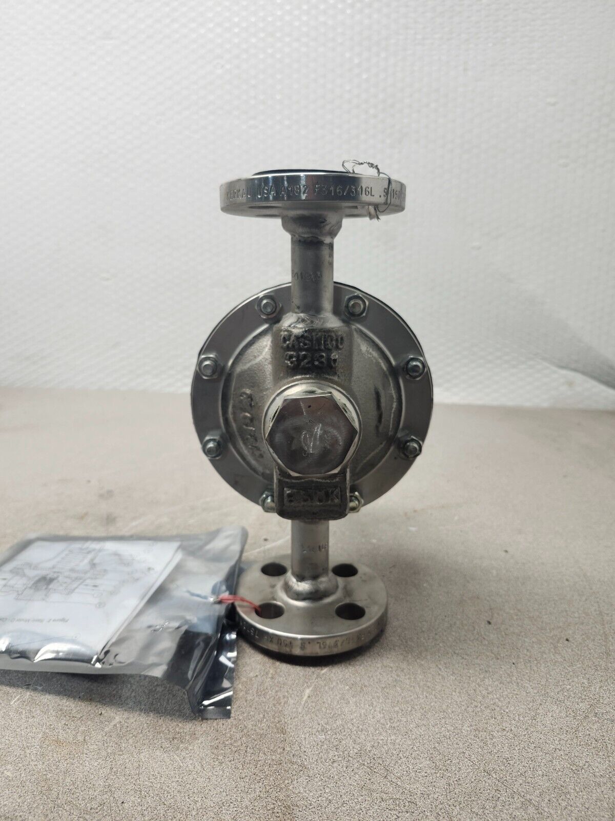 NEW NO BOX CASHCO STAINLESS STEEL VALVE 1/2'' 150# RF D SST/SST/S3/