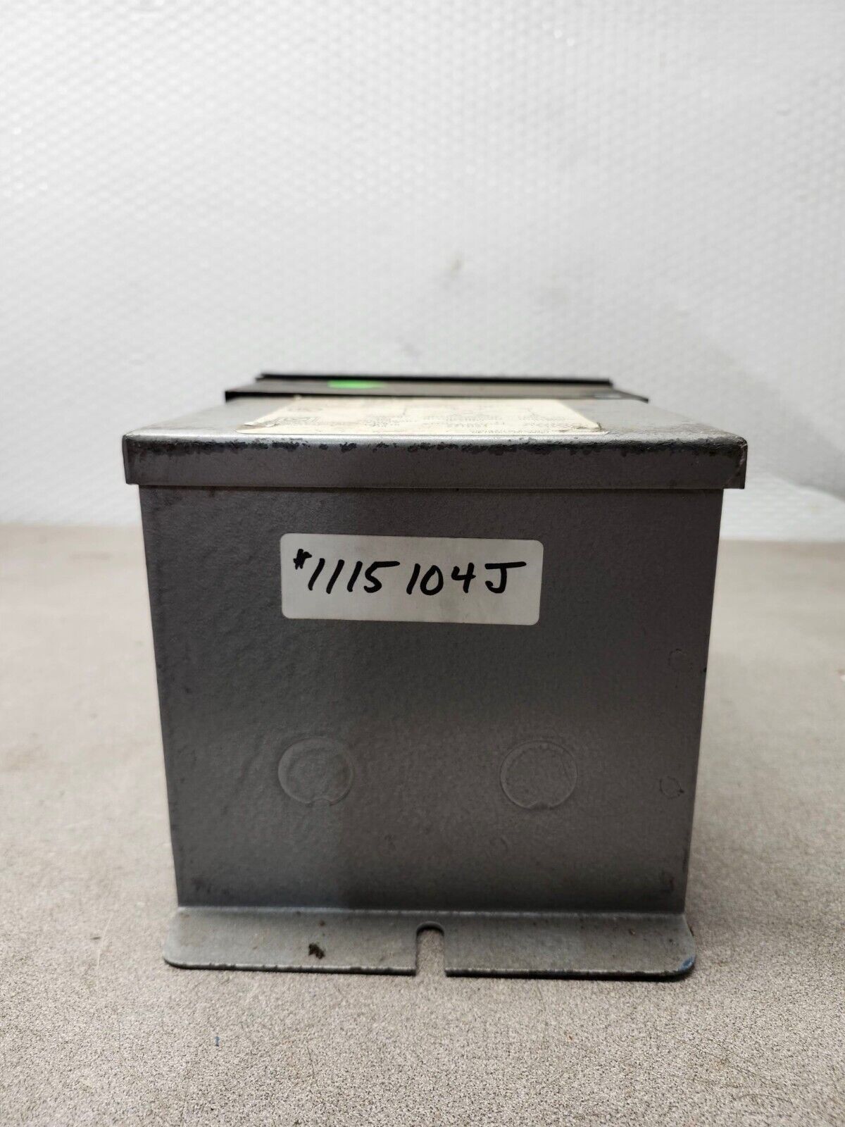 USED Dongan Single Phase General Purpose Transformer 240/480V 2kV 50/60H 95-0102