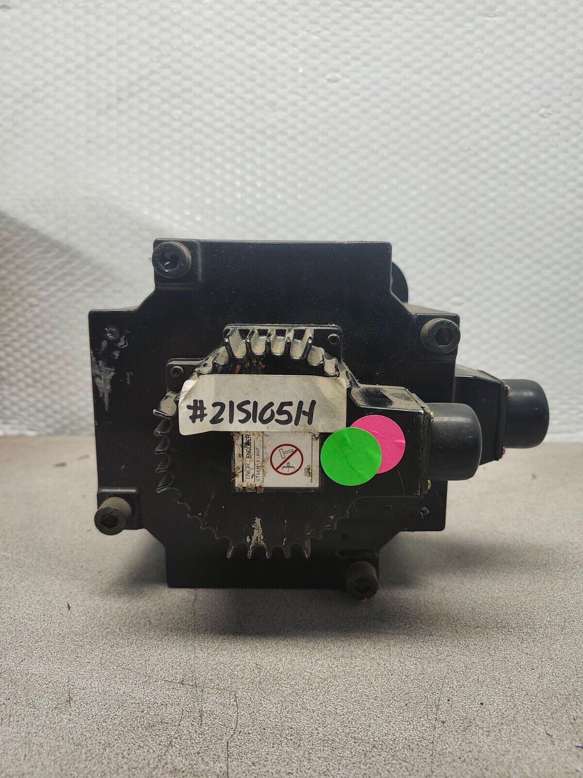 USED YASKAWA SERVO MOTOR SGMG-30V 2A