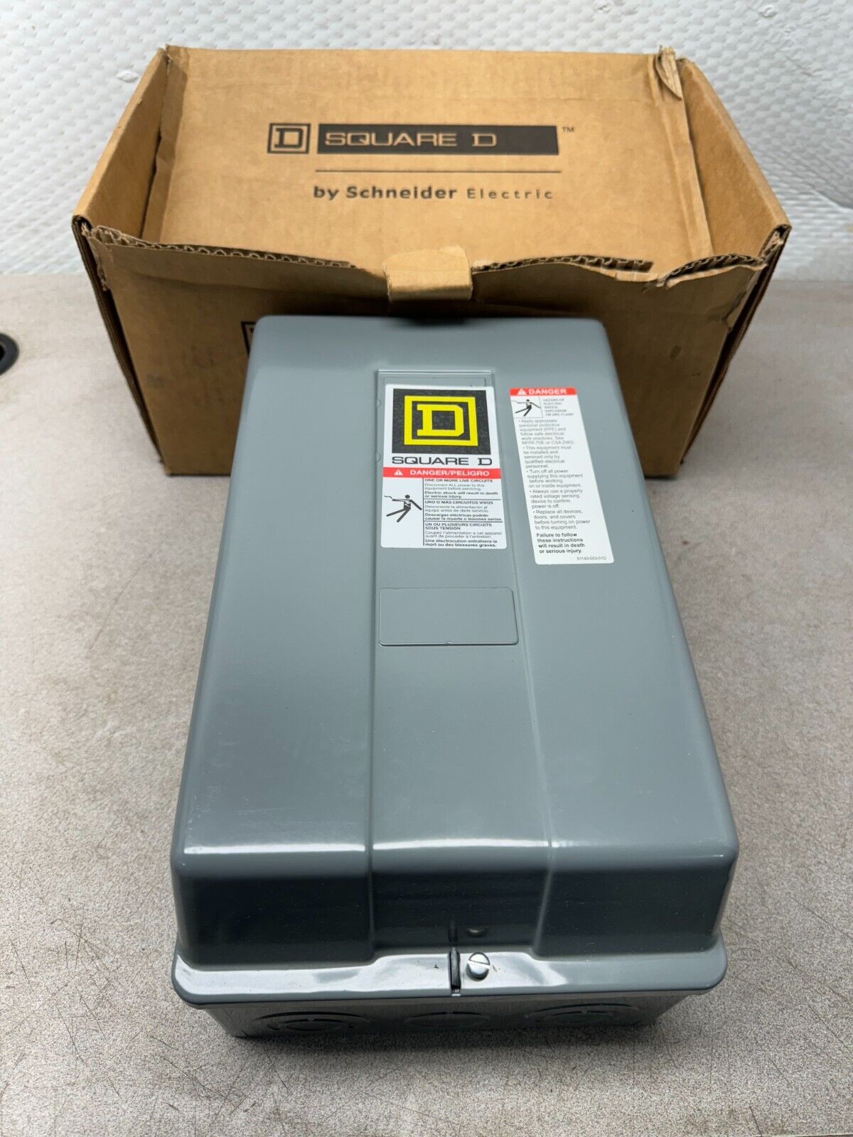 NEW SQUARE D 60AMP LIGHTING CONTACTOR IN ENCLOSURE 110/120V. COIL 8903SPG3V02