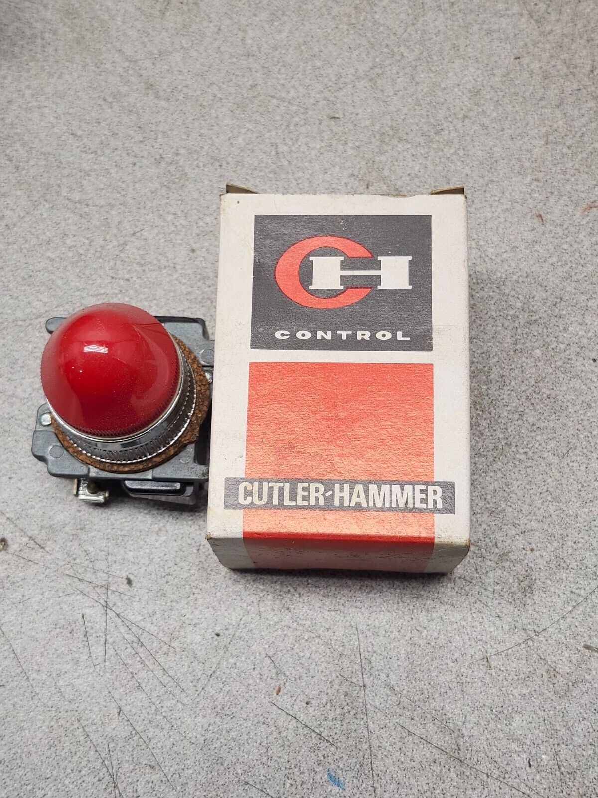 NEW IN BOX CUTLER-HAMMER 120V. INDICATOR LIGHT RED LENS 10250T201